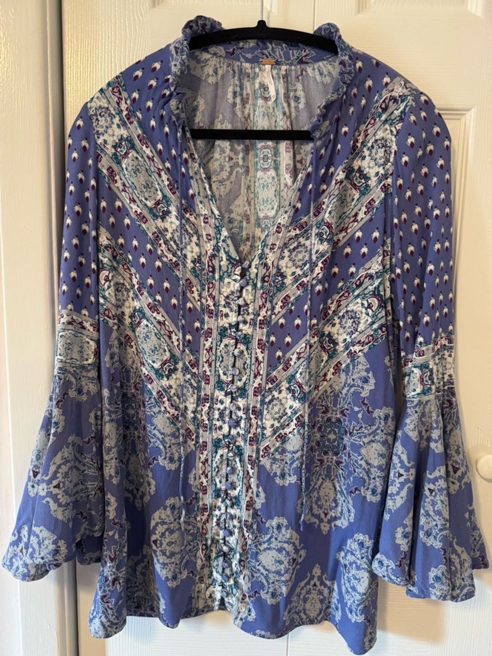Free People Boho Printed Blouse XS Blue Paisley Bell Sleeve Peasant Top Rayon